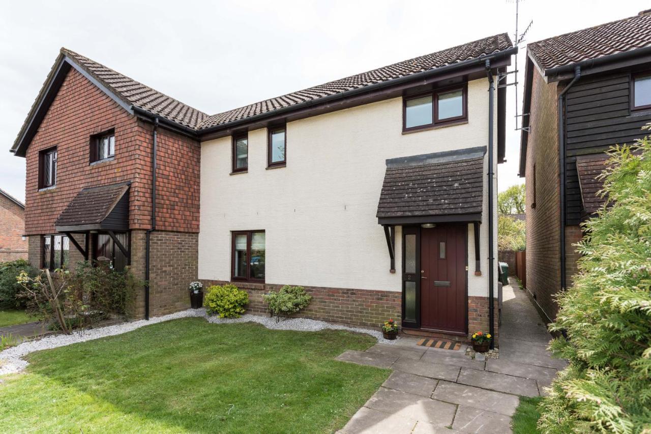 Grassmere - 3 Bed House With Private Garden Horley Exterior photo